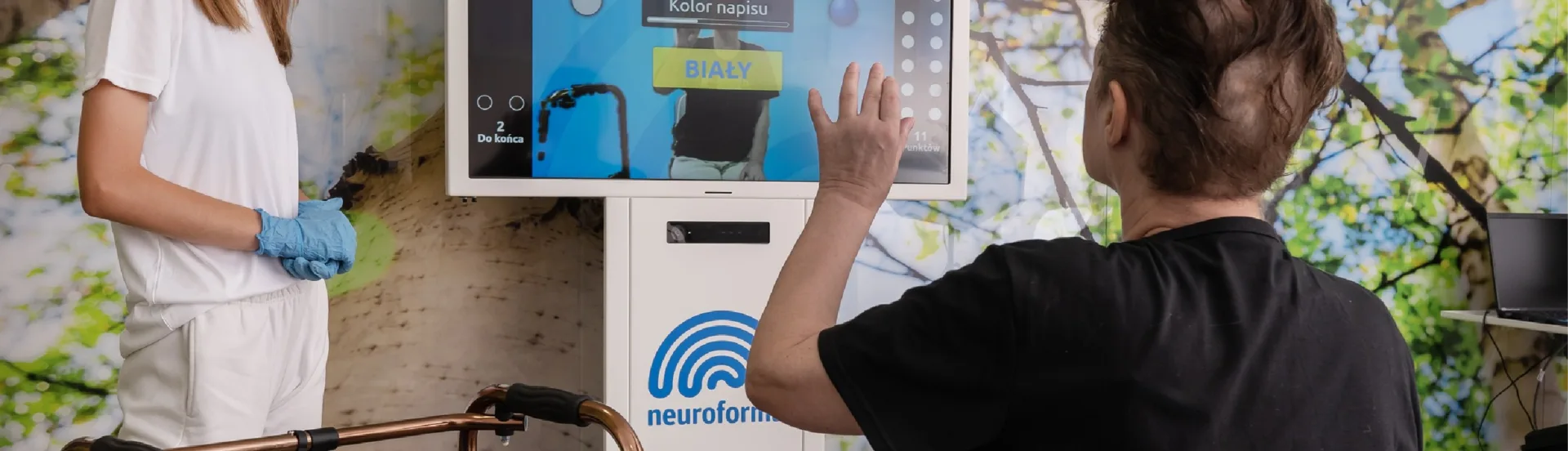 Pacjent ćwiczący funkcje poznawcze z systemem Neuroforma